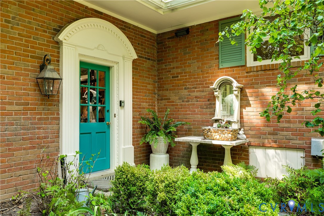 10475 Cherokee Road Richmond, VA 23235 - Photo 4 of 74 Brick exterior featuring a teal rear door with tra