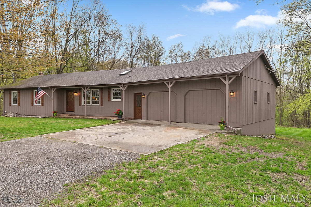 4343 Miriam Road Belding, MI 48809 - Photo 3 of 20 IMG_1002