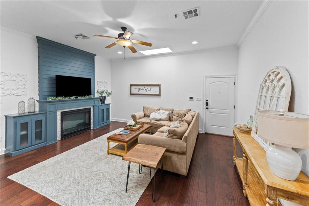 721 Austin Avenue, Unit B Waco, TX 76701 - Photo 2 of 26