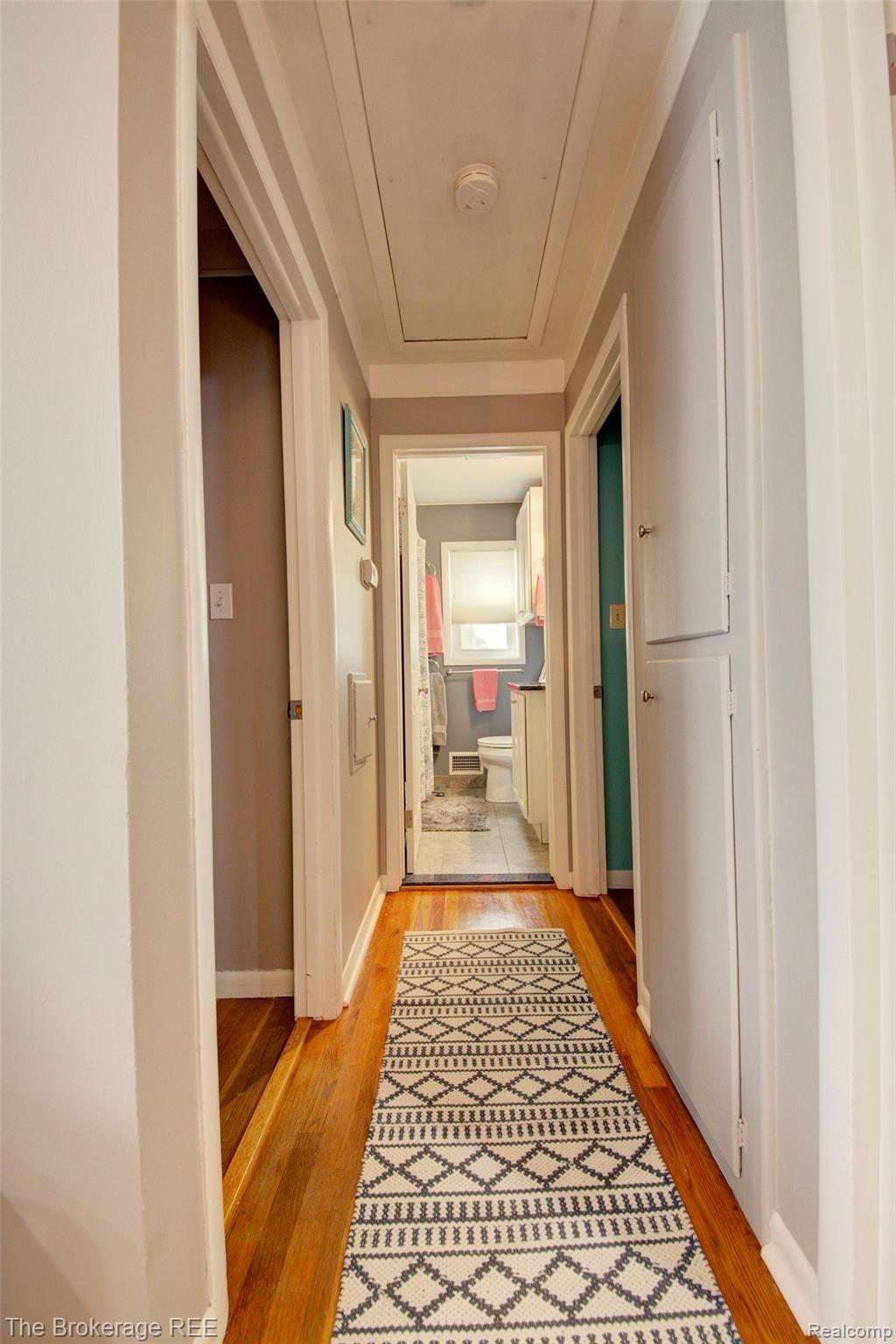 340 Thalia Avenue Rochester, MI 48307 - Photo 26 of 49 Hallway.jpg