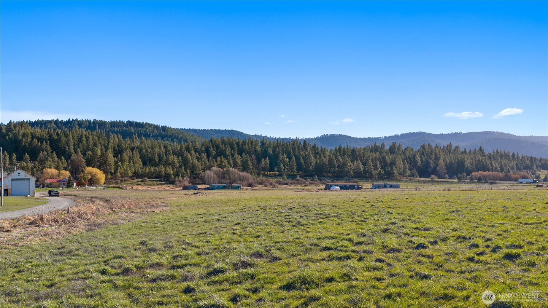 341 Tetons Lane Cle Elum, WA 98922 - Photo 9 of 20 a swimming pool with outdoor seating and yard