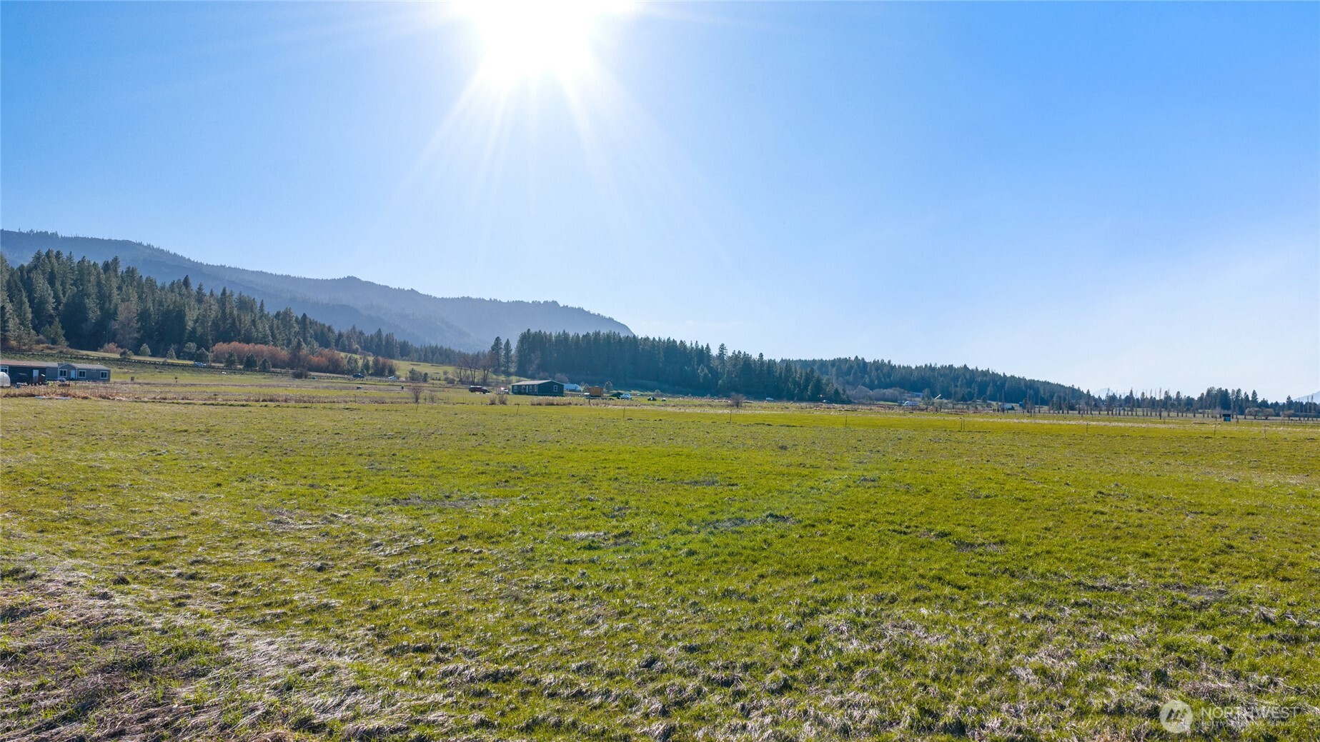 341 Tetons Lane Cle Elum, WA 98922 - Photo 10 of 20 a view of an ocean and a mountain