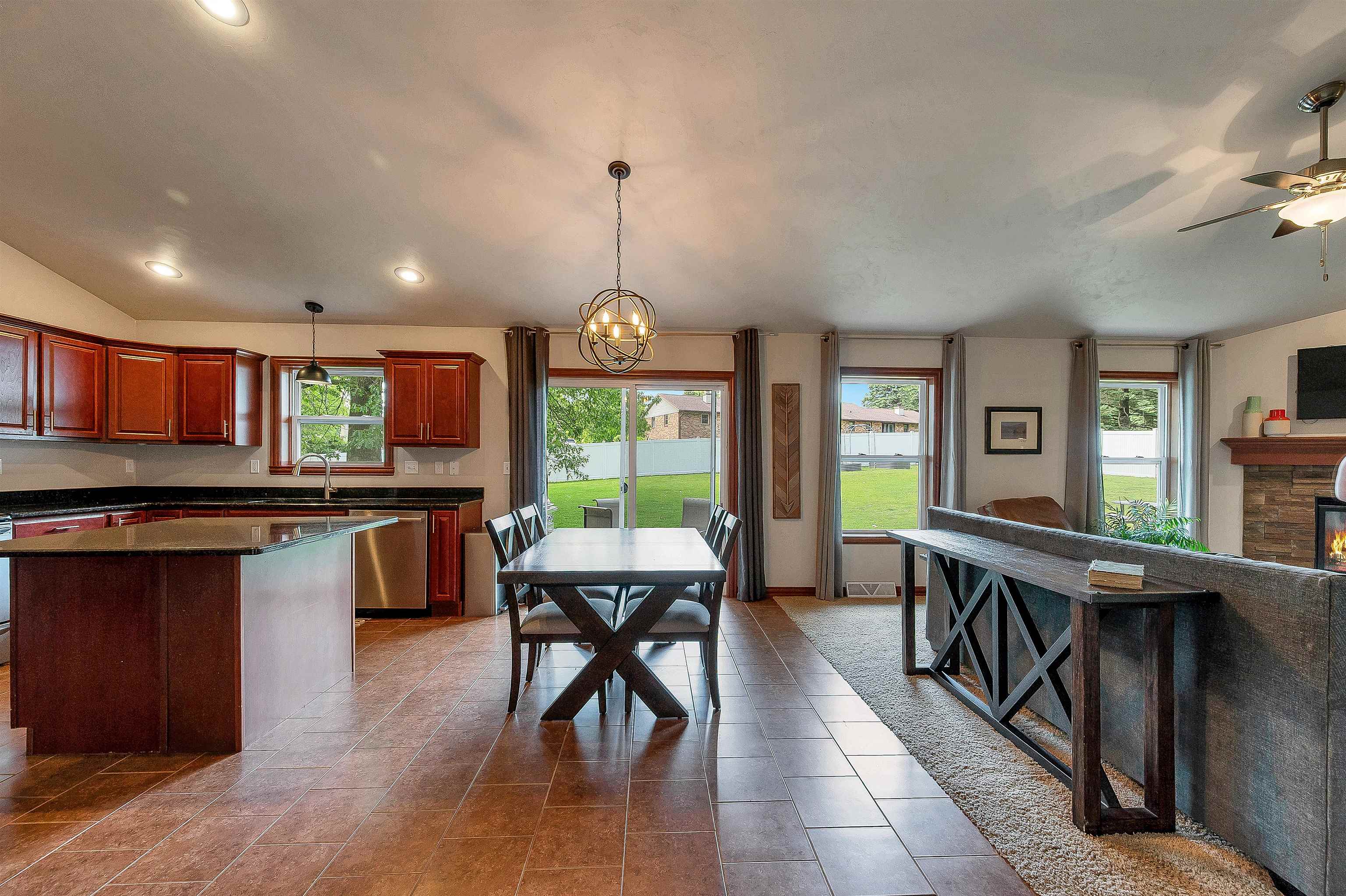 1014 Lacount Road Green Bay, WI 54313 - Photo 15 of 72