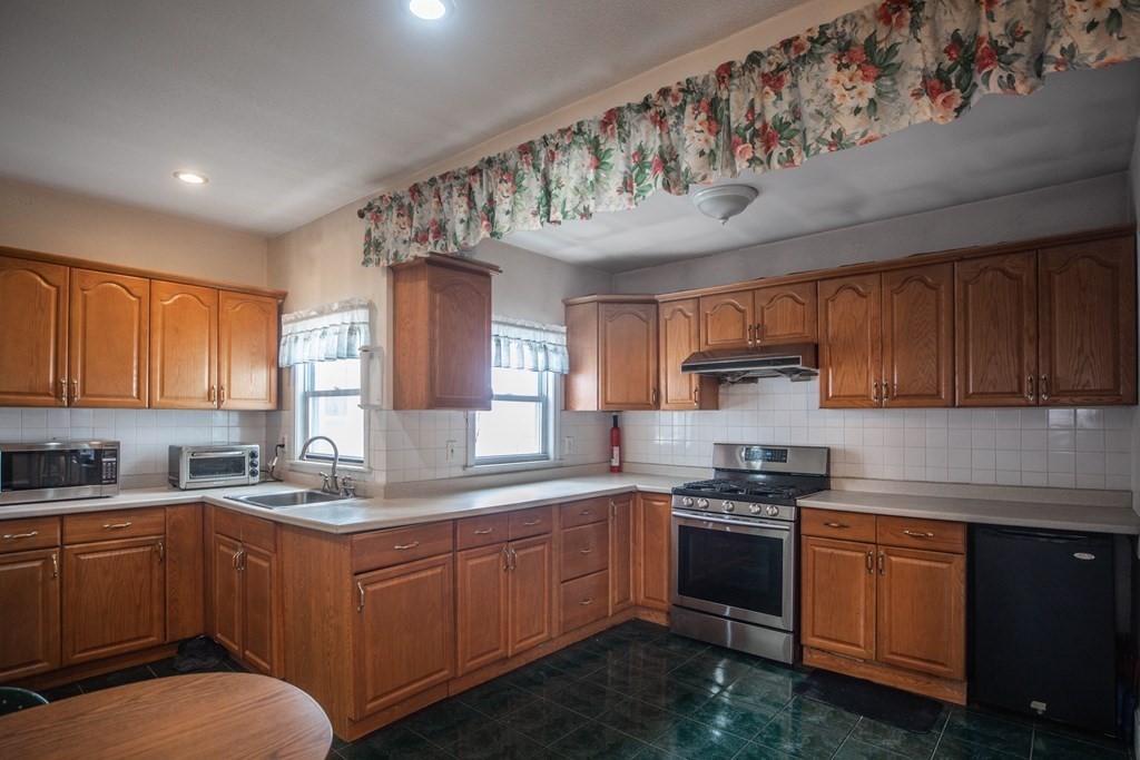 19-21 Spring Street Everett, MA 02149 - Photo 8 of 22 Gallery Image 8