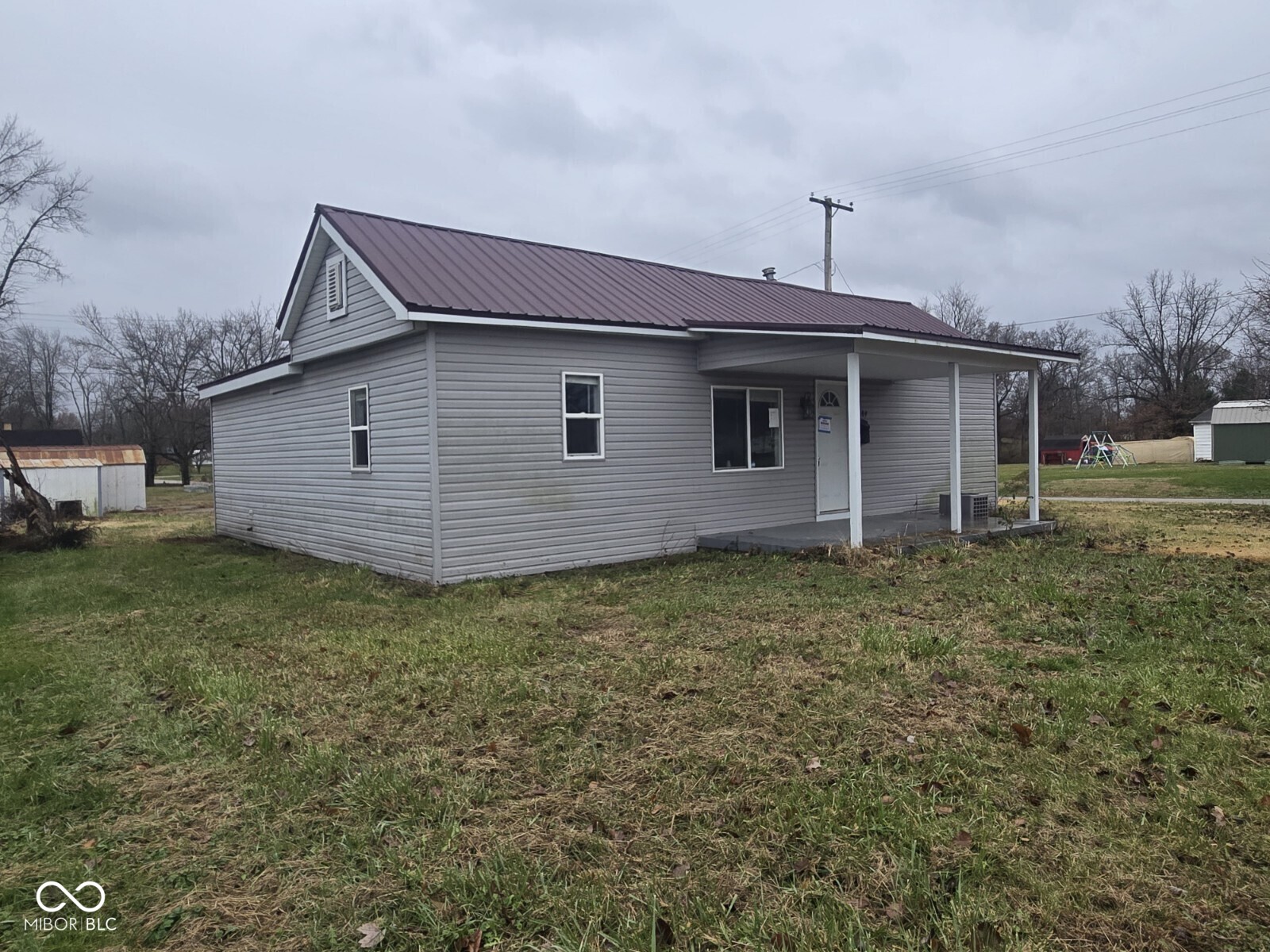 189 E Street Southwest Linton, IN 47441 - Photo 2 of 14