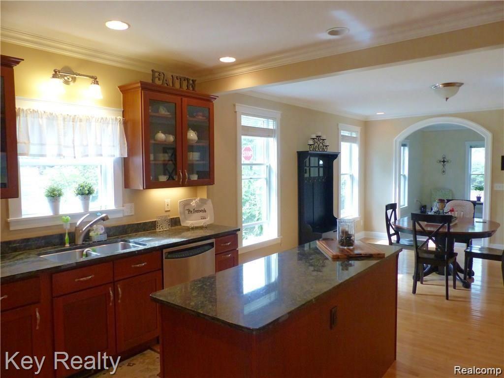 521 West Washington Street Howell, MI 48843 - Photo 8 of 34