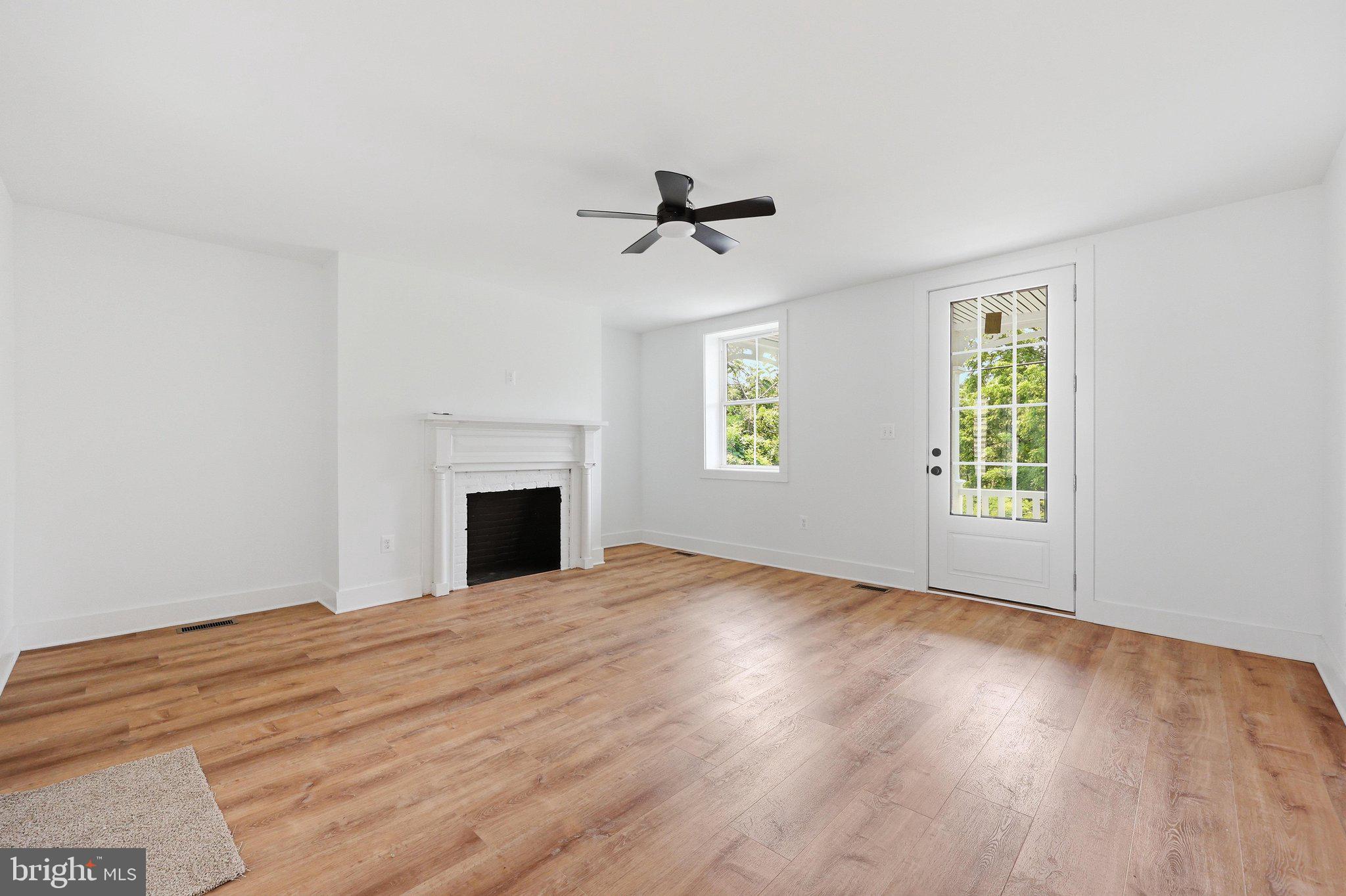 11523 Handboard Road Union Bridge, MD 21791 - Photo 3 of 48 Living Room