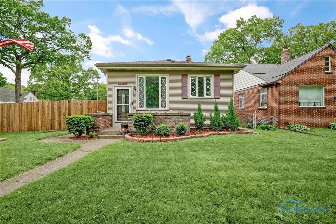 4254 Grantley Road Toledo, OH 43613 - Photo 2 of 37 Gallery Image 2