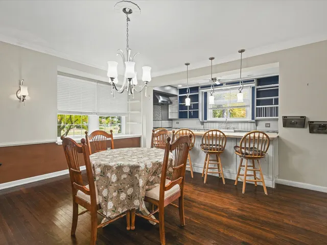 $385,000 | 615 Dean Street, Woodstock, IL 60098