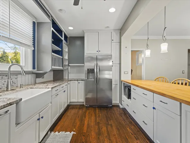 $385,000 | 615 Dean Street, Woodstock, IL 60098