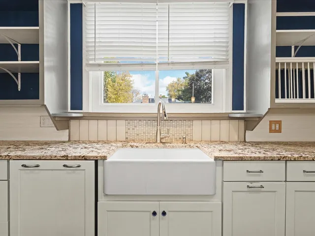 $385,000 | 615 Dean Street, Woodstock, IL 60098