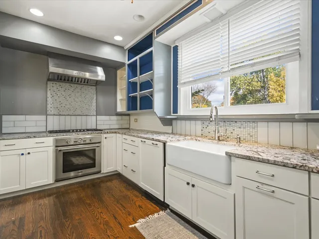 $385,000 | 615 Dean Street, Woodstock, IL 60098