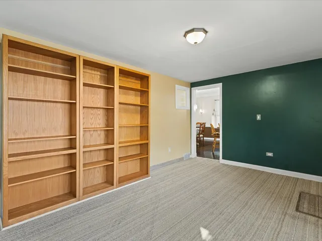 $385,000 | 615 Dean Street, Woodstock, IL 60098