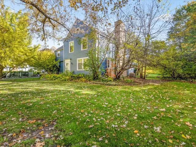 $385,000 | 615 Dean Street, Woodstock, IL 60098