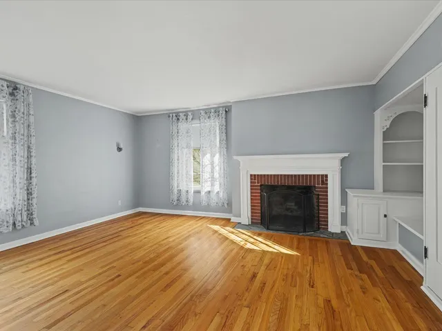 $385,000 | 615 Dean Street, Woodstock, IL 60098