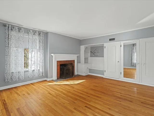 $385,000 | 615 Dean Street, Woodstock, IL 60098