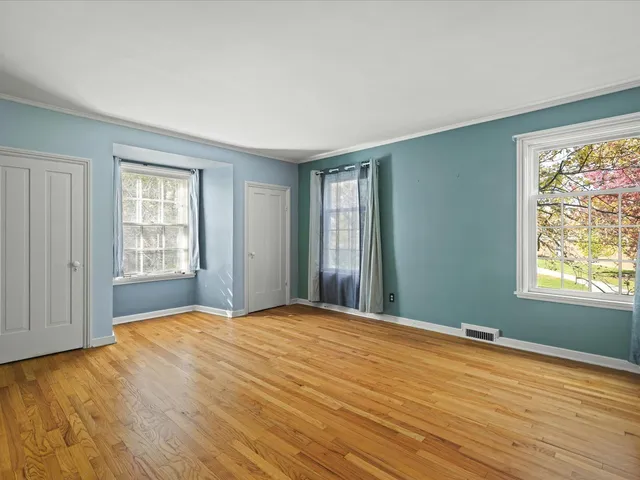 $385,000 | 615 Dean Street, Woodstock, IL 60098