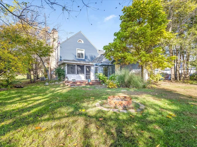 $385,000 | 615 Dean Street, Woodstock, IL 60098