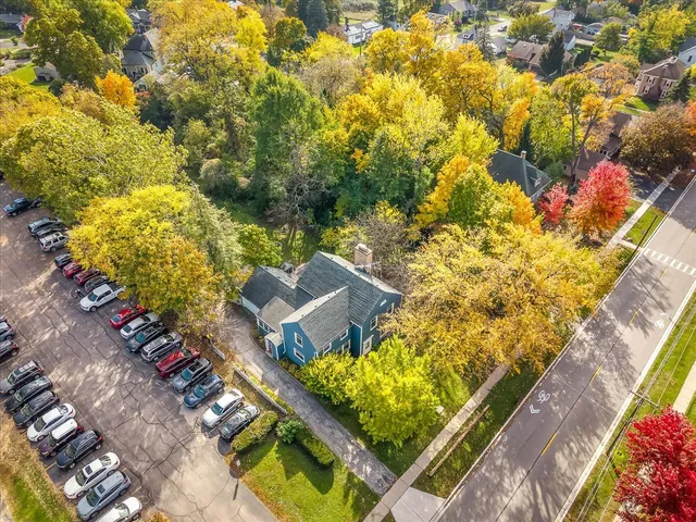 $385,000 | 615 Dean Street, Woodstock, IL 60098