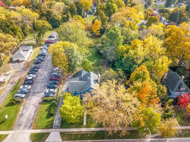 $385,000 | 615 Dean Street, Woodstock, IL 60098