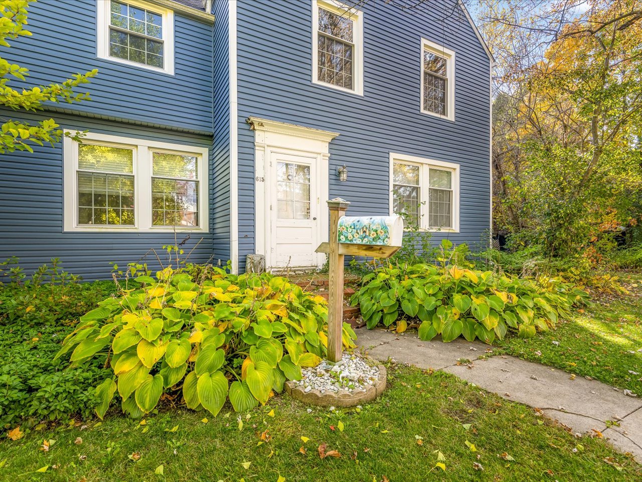 615 Dean Street Woodstock, IL 60098 - Photo 5 of 56