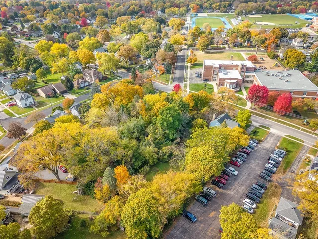 $385,000 | 615 Dean Street, Woodstock, IL 60098