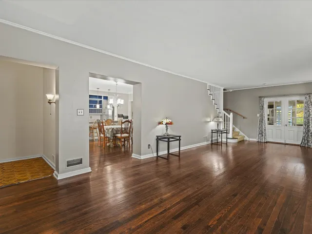 $385,000 | 615 Dean Street, Woodstock, IL 60098