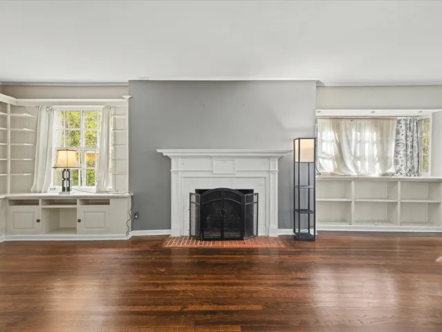 $385,000 | 615 Dean Street, Woodstock, IL 60098