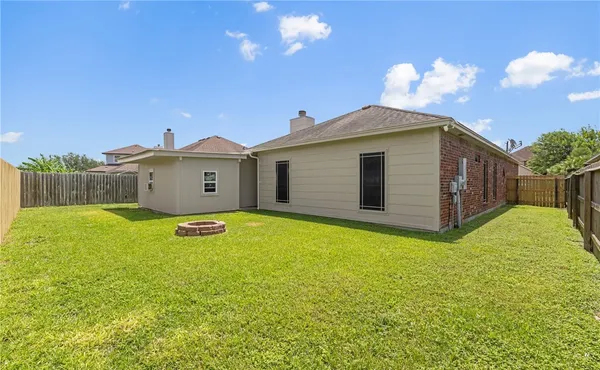a view of a house with a backyard