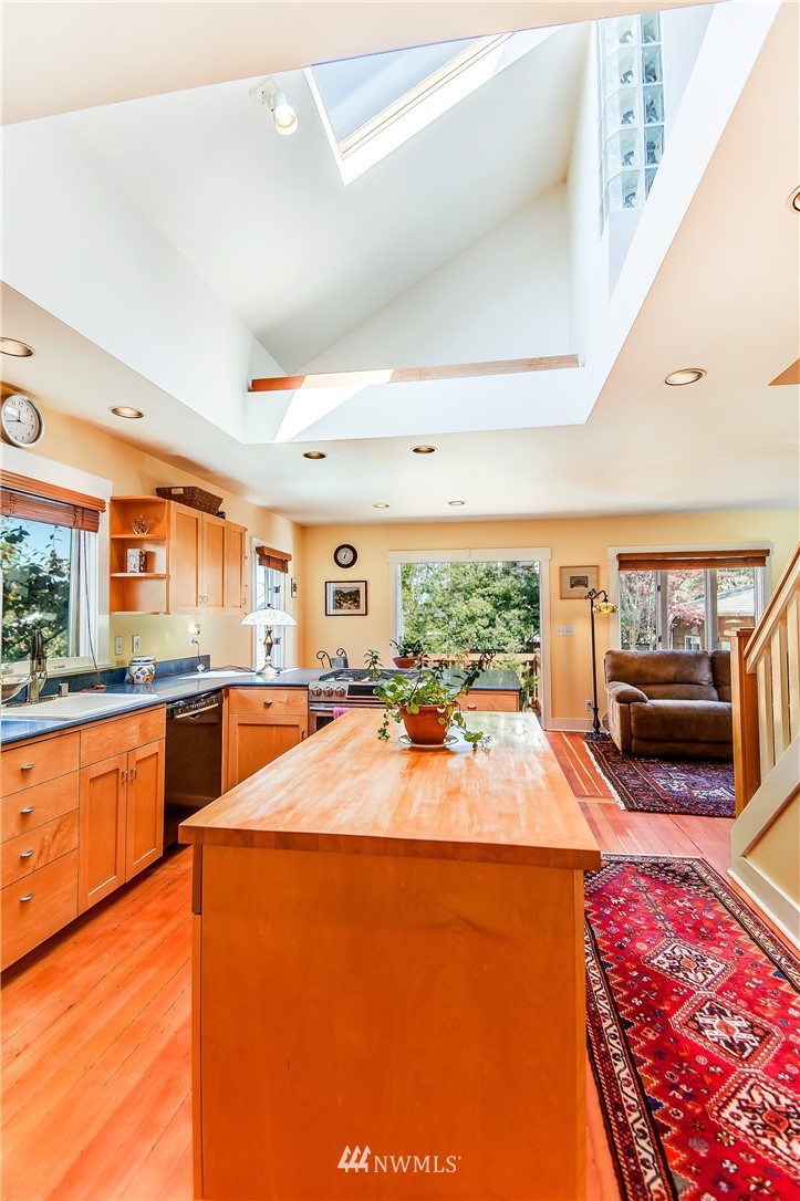 2338 North 59th Street Seattle, WA 98103 - Photo 9 of 23 Gallery Image 9
