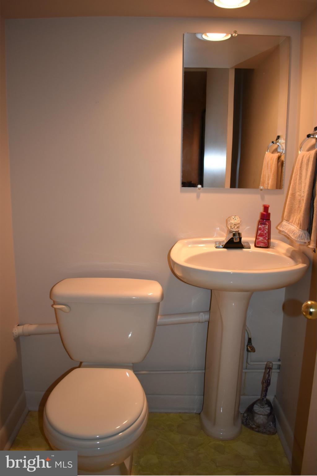 1617 Manor Road Baltimore, MD 21222 - Photo 21 of 28 1/2 Bath in LL