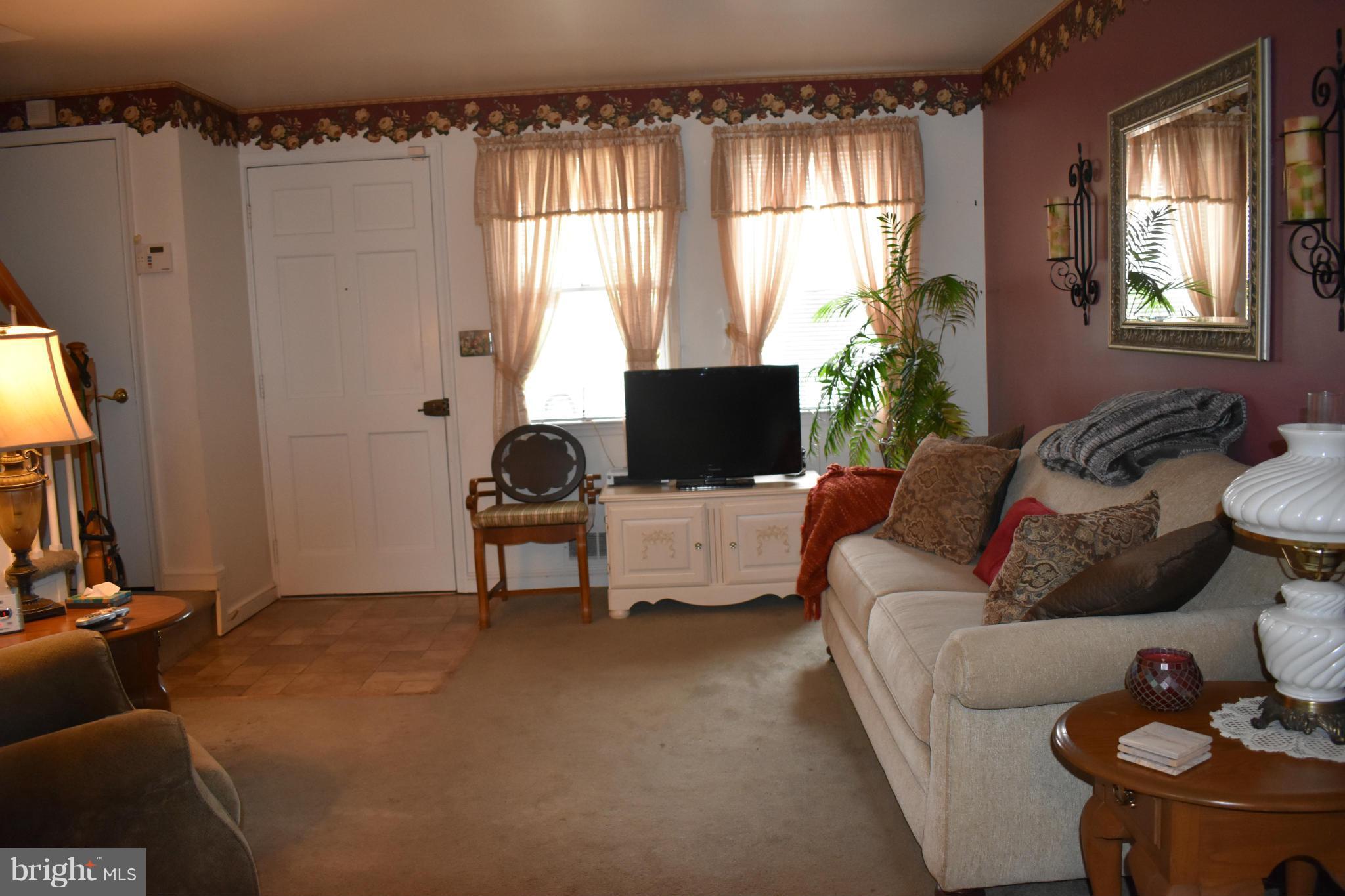 1617 Manor Road Baltimore, MD 21222 - Photo 6 of 28 Living Room