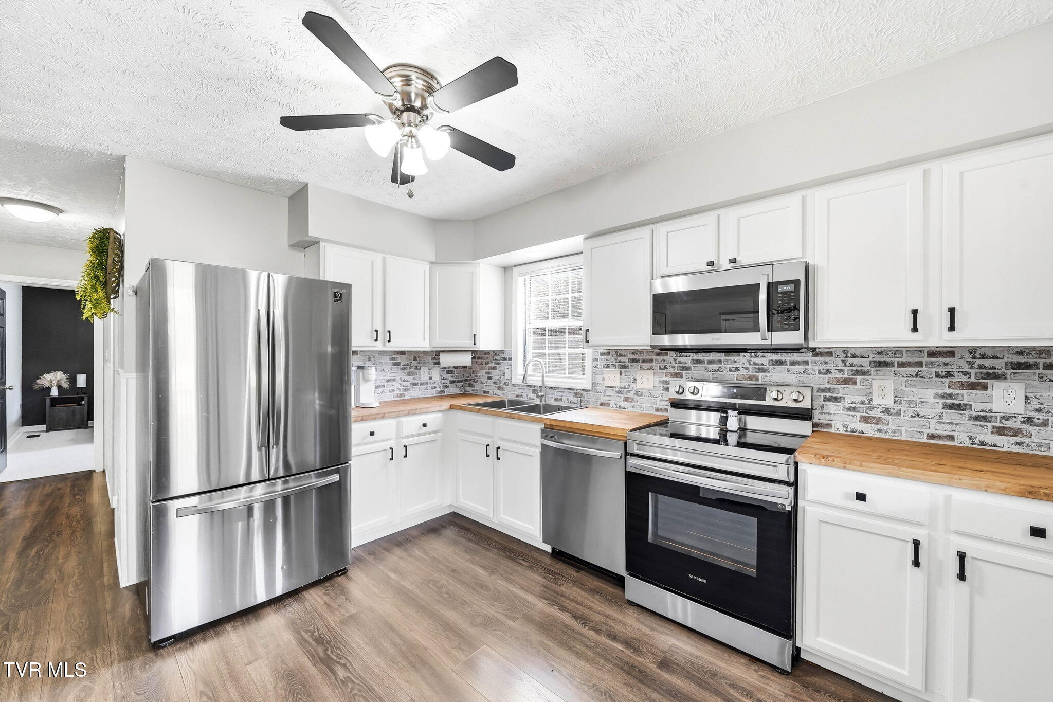 9879 Hunters Valley W Road Duffield, VA 24244 - Photo 10 of 38 10-web-or-mls-9879 Hunters Valley W Rd-1