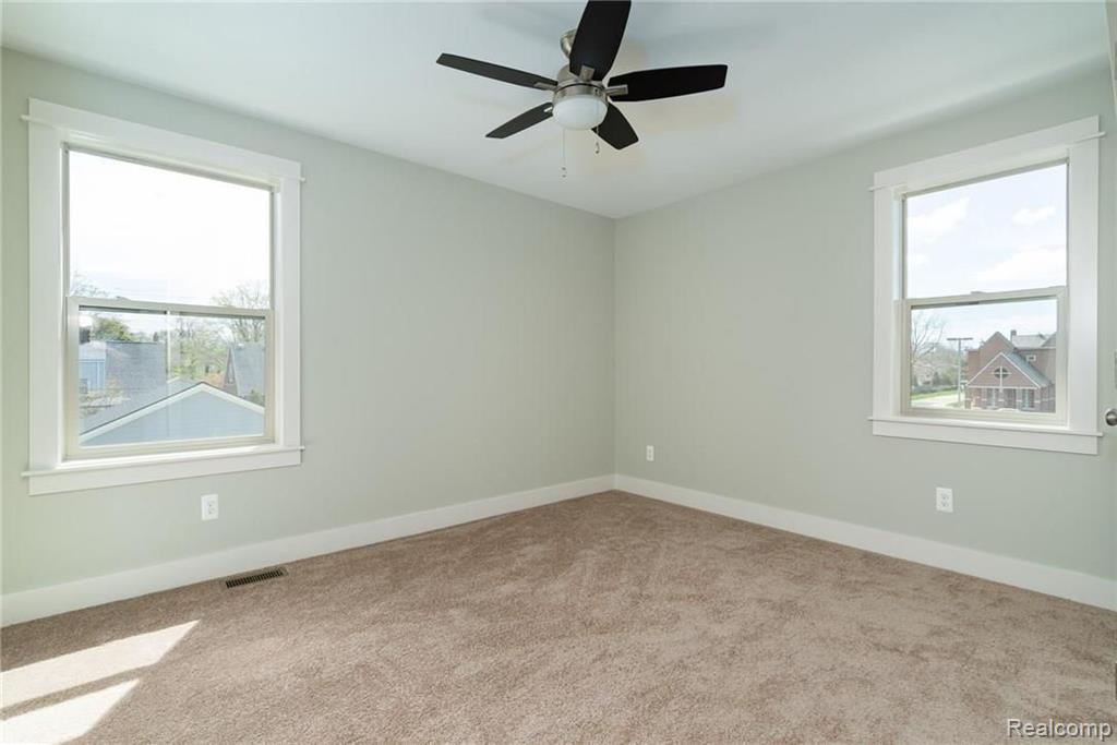 339 Lothrop Road Grosse Pointe Farms, MI 48236 - Photo 20 of 31