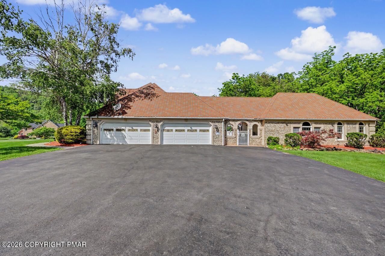 2134 Fox Run Road Stroudsburg, PA 18360 - Photo 16 of 110 2134 Fox Run photo 12