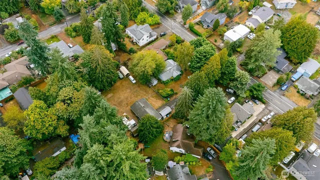 a view of a pathway with a yard