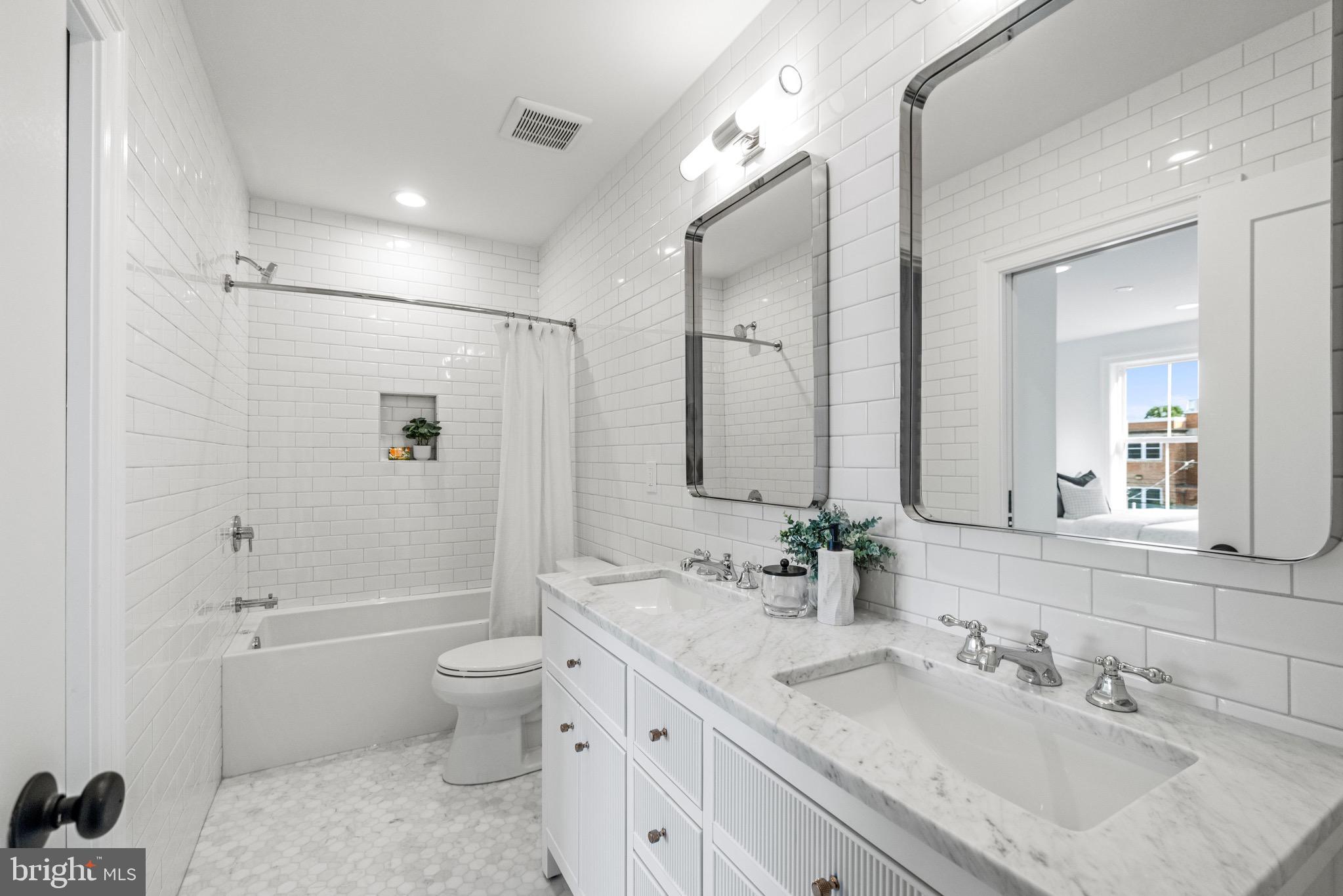 626 I Street Northeast Washington, DC 20002 - Photo 48 of 66 2nd Bathroom shared by secondary bedrooms.