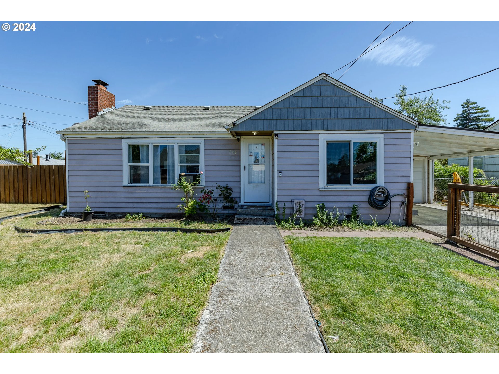 447 19th Street Springfield, OR 97477 - Photo 1 of 23 a front view of a house with garden