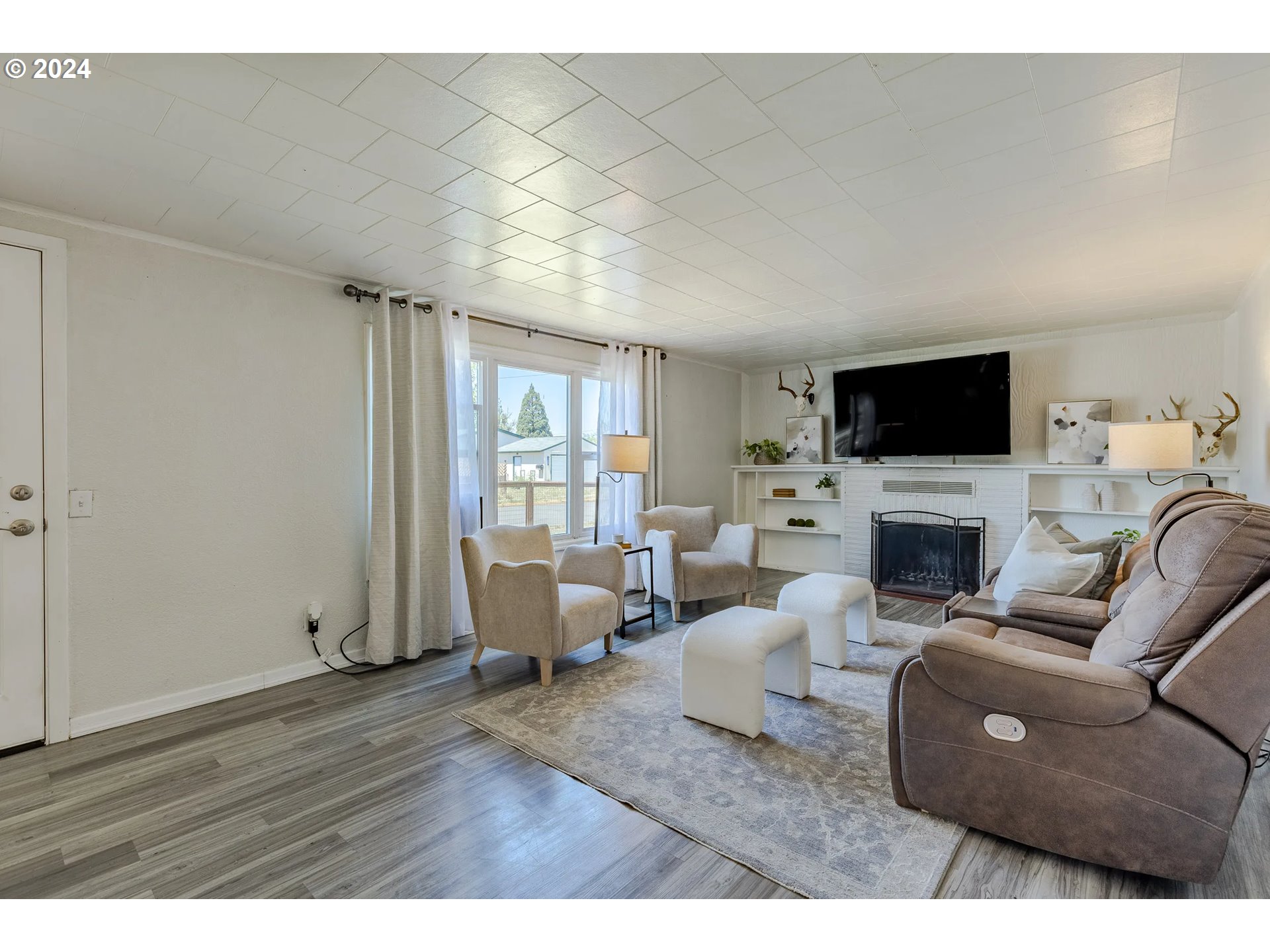 447 19th Street Springfield, OR 97477 - Photo 5 of 23 a living room with furniture a fireplace and a flat screen tv