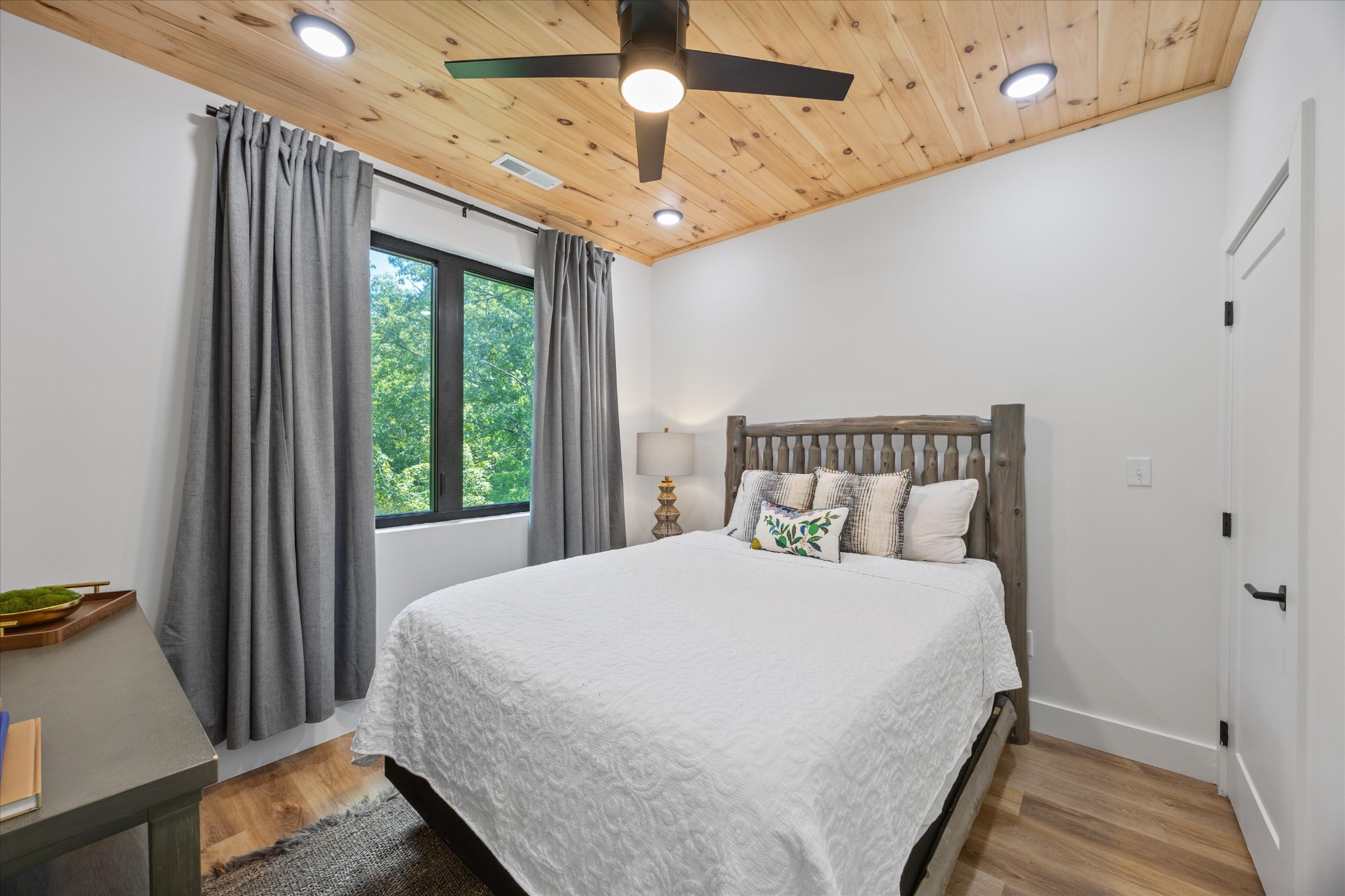 1134 Reedmont Way Sevierville, TN 37876 - Photo 28 of 42 a bedroom with a large bed and a chandelier