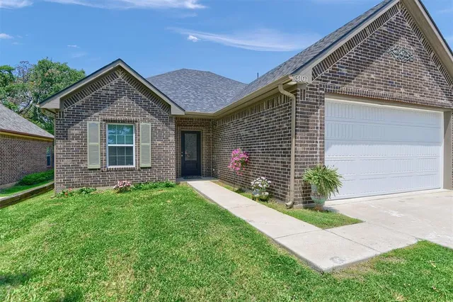 $329,000 | 3101 South College Boulevard, Denison, TX 75020