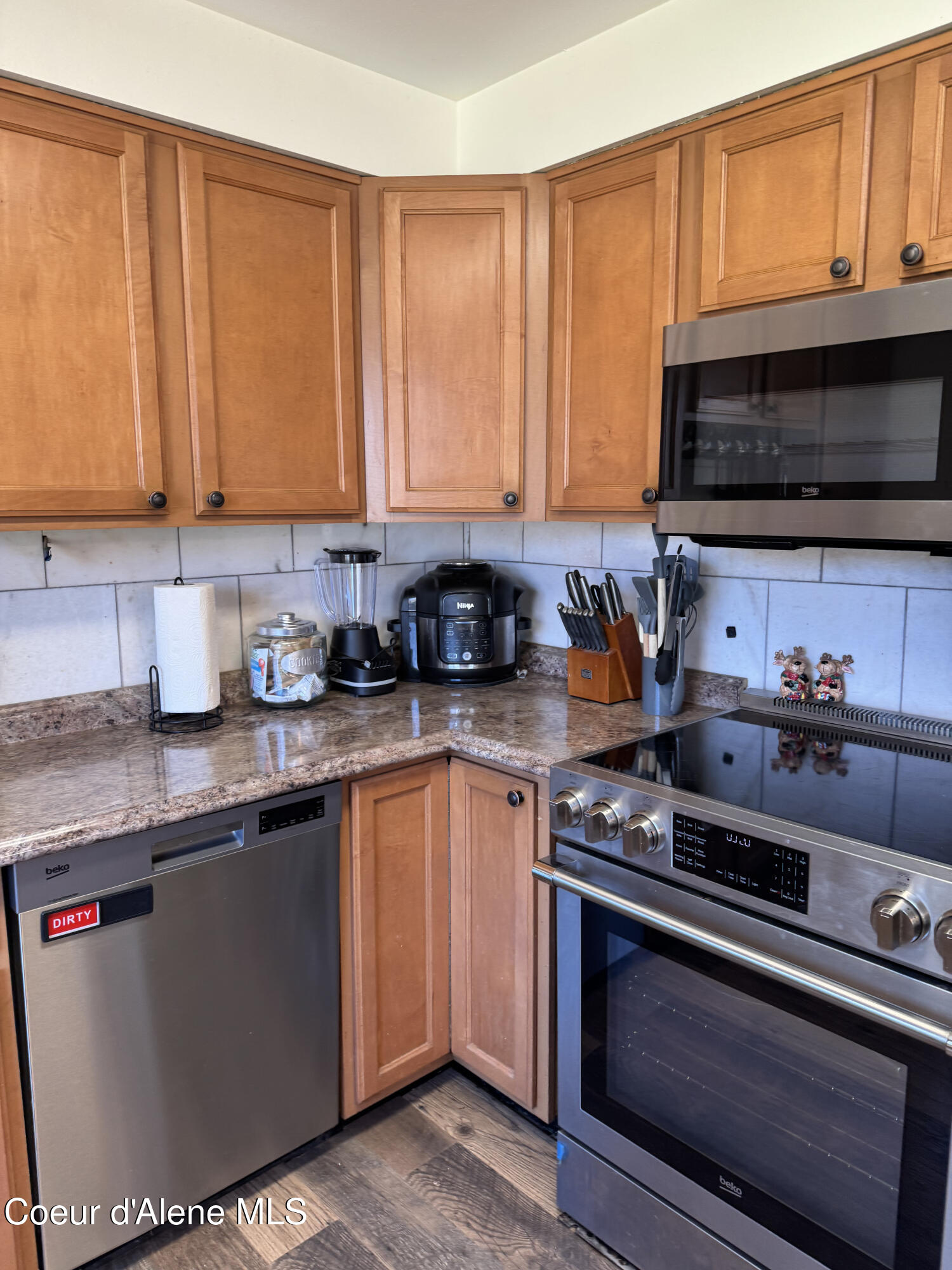 265 Campbell Loop Laclede, ID 83841 - Photo 2 of 14 20260330_213512084_iOS