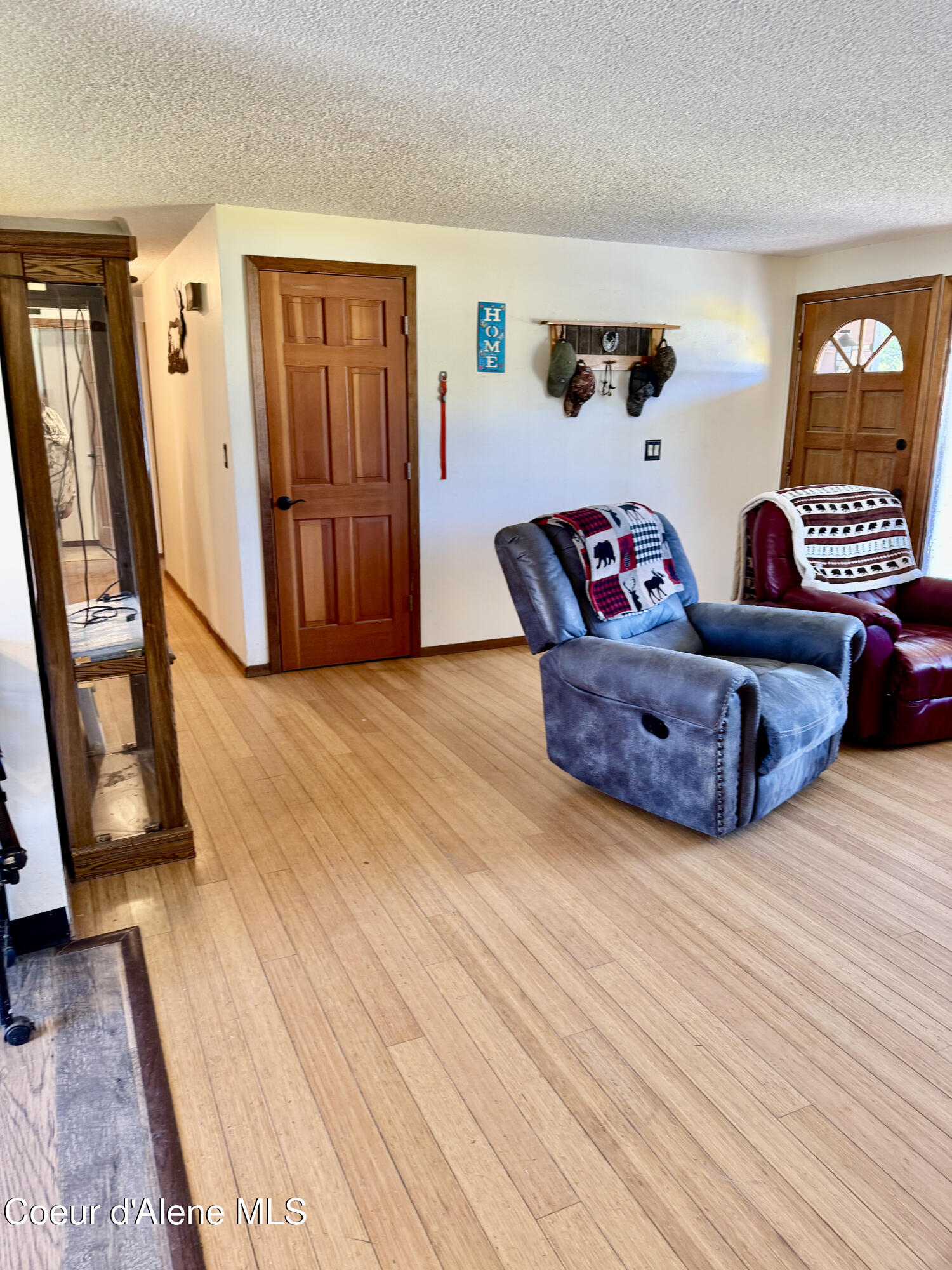 265 Campbell Loop Laclede, ID 83841 - Photo 5 of 14 20260330_213444491_iOS