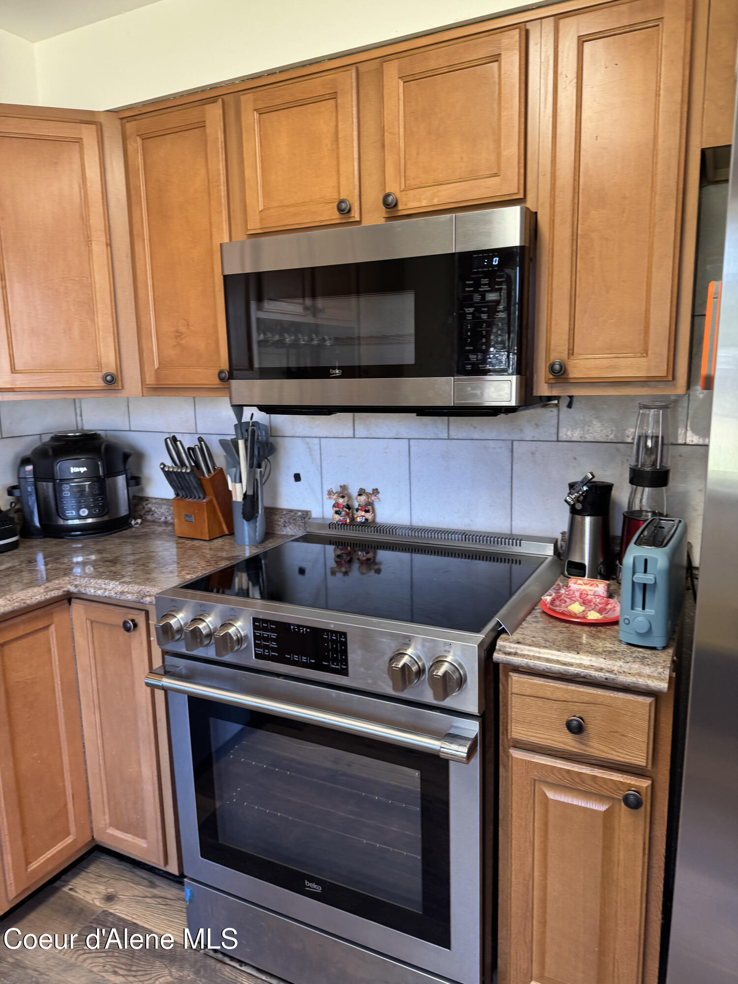 265 Campbell Loop Laclede, ID 83841 - Photo 7 of 14 20260330_213513304_iOS
