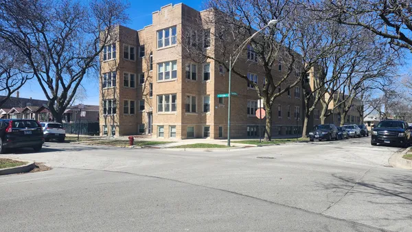 $2,500 | 3900 West Cornelia Avenue, Unit 2W, Chicago, IL 60618