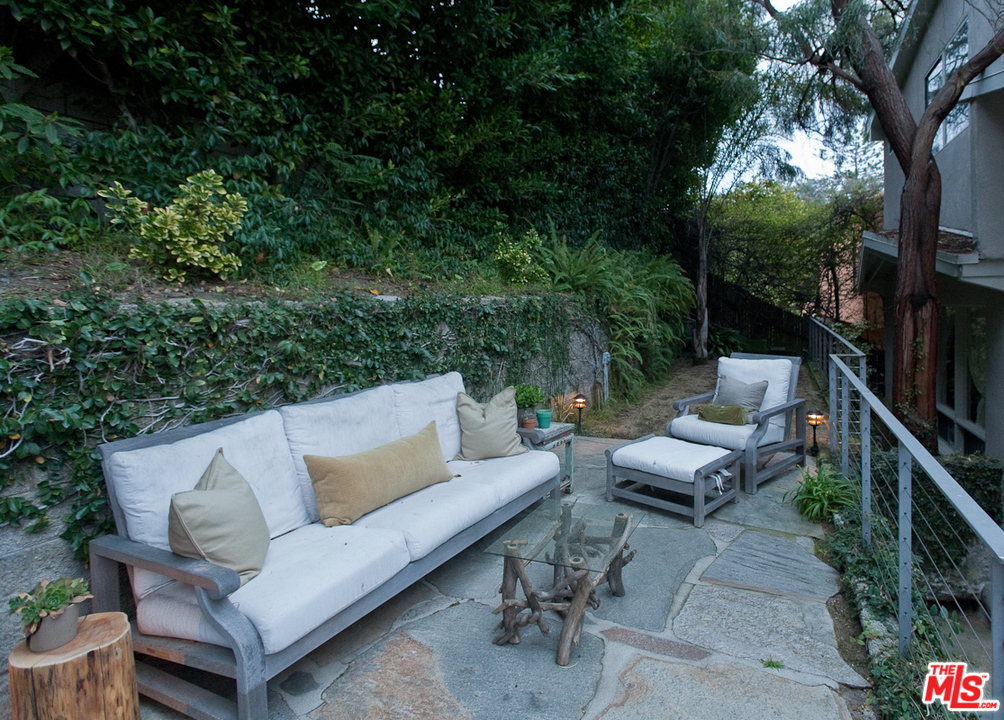 348 Sycamore Road Santa Monica, CA 90402 - Photo 12 of 12 a outdoor living space with furniture and a potted plant