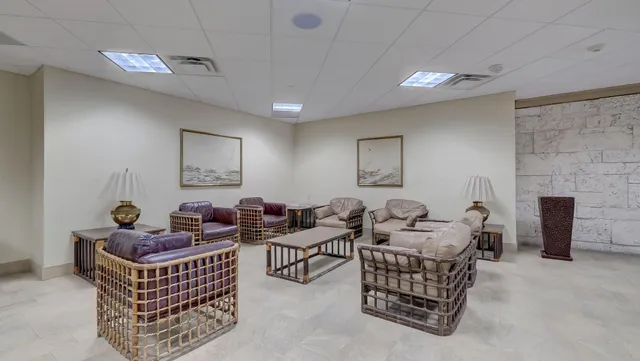 $4,000 | 2555 Collins Avenue, Unit 606, Miami Beach, FL 33140