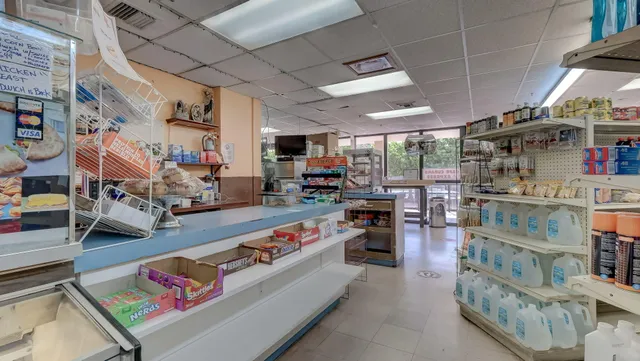 $4,000 | 2555 Collins Avenue, Unit 606, Miami Beach, FL 33140