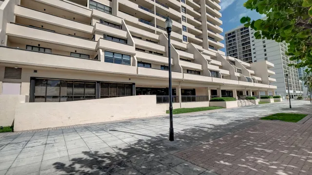 $4,000 | 2555 Collins Avenue, Unit 606, Miami Beach, FL 33140