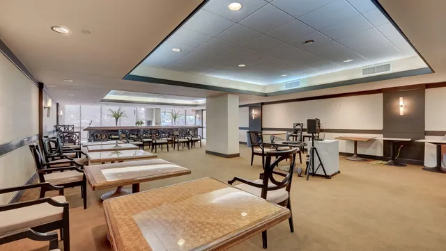 $4,000 | 2555 Collins Avenue, Unit 606, Miami Beach, FL 33140